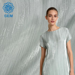 Vente en gros de tissu de satin de tissu de polyester 100% lisse crêpe de satin pour le marché de Noël et les fêtes de New York - Product Image 1