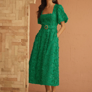 Robe midi jacquard texturée verte pour femme, col carré, manches bouffantes, avec lien à nouer dans le dos, ceinture et poches - Product Image 1