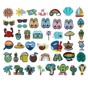 Parche Bordado Termoadhesivo Estilo Vacaciones de Verano Playa, con Diseños de Palmera, Sol, Sandalia, Cangrejo, Cámara y Gafas de Sol, para Ropa y Bolsos - Product Image 1