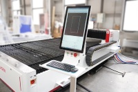 Machine de découpe laser à fibre métallique 6000W, machine de découpe laser à fibre CNC pour le traitement des tôles d'acier au carbone épaisses