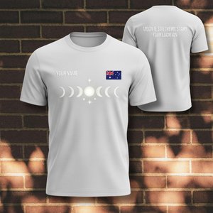 T-shirt personalizzata per il Giorno dell'Australia con nome personalizzato, bandiera australiana, croce del sud, design notte stellata e galassia, 26 gennaio - Product Image 1
