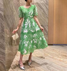 2025 verano nueva pasarela <span class=keywords><strong>moda</strong></span> mujer cuello redondo manga corta bordado punto cintura vestido de longitud media - Product Image 1