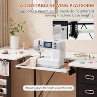Station de travail artisanale multi-usage blanche de 59 pouces, avec plateau réglable et étagère latérale pliable, et pochettes en tissu