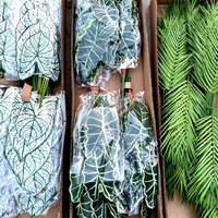 Rangkaian Bunga Pernikahan Gaya Hutan Palem Areca Model Baru dengan Aksen Kristal Minimalis Putih-Hijau dari Kawat Plastik
