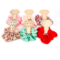 Paquet de 20 pièces de chouchous en Satin de soie, étiquette volante, vente en gros, chouchous pour cheveux filles, attaches pour cheveux, porte-queue de cheval fantaisie pour femmes, bande élastique