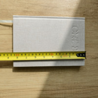Carnet A5 personnalisé gaufré de haute qualité en tissu de lin, couverture rigide, vente en gros, journal ligné pour le bien-être personnel