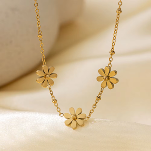 Collana in Acciaio Inossidabile alla Moda per Donne, Versatile ed Elegante con Unica Stella Marina, Occhio di Tigre, Conchiglia e Farfalla - Product Image 6