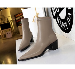 <span class=keywords><strong>Bottines</strong></span> courtes pour femmes <span class=keywords><strong>Bottines</strong></span> en cuir à talon moyen Chaussures d'automne Bout pointu Bloc Chelsea British Chunky Noir - Product Image 4