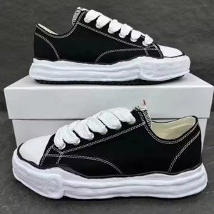 Scarpe da passeggio neutre alla moda del designer, con suola spessa, struttura traspirante e suola antiscivolo, comode scarpe casual. - Product Image 1