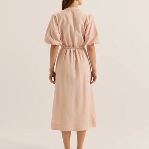 Vestido Camisero Rosa de Mezcla de Algodón - Cuello en V, Manga Corta Abullonada con Cinturón de Lazo - Product Image 2