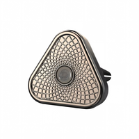 Nouveau diffuseur de parfum triangulaire de luxe personnalisé pour voiture, désodorisant de ventilation, accessoires intérieurs automobiles en alliage métallique universel