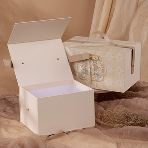 New Round Dot Set Three <b>Flowers</b> Candy Gift Box Rose Box Bouquet Pack <b>Flowers</b> - Product Image 2