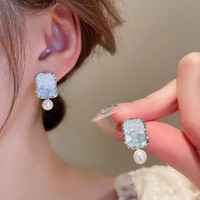 Boucles d'oreilles minimalistes de luxe en cristal dégradé motif fleur aiguille d'argent, idéales pour le quotidien et polyvalentes en style