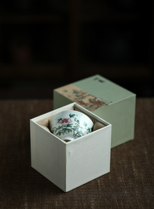 Tasse à thé Kung Fu en céramique artisanale, motif calligraphique de rose chinoise, élégante, exclusive, rouge, effet cuite au four, avec motif floral en pot. - Product Image 6