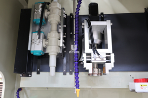 Macchina Riempitrice Automatica Anticorrosiva per Detergenti Liquidi Acidi, Detersivi per WC, Candeggina <span class=keywords><strong>in</strong></span> Bottiglie di Plastica a Prezzo di Fabbrica - Product Image 4