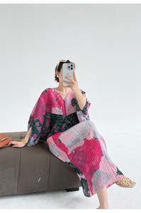 <span class=keywords><strong>Abito</strong></span> <span class=keywords><strong>Lungo</strong></span> Plissettato Miyake da Donna <span class=keywords><strong>con</strong></span> <span class=keywords><strong>Maniche</strong></span> <span class=keywords><strong>a</strong></span> <span class=keywords><strong>Pipistrello</strong></span> e Colore Sfumato, Vestito Casual Modesto Stampato per Donne - Product Image 5