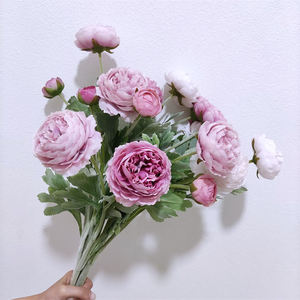 Hoogwaardige zijden kunstbloem Ranunculus 3-koppige decoratieve bloem voor thuis, bruiloft, feestdecoratie, poederroze - Product Image 6