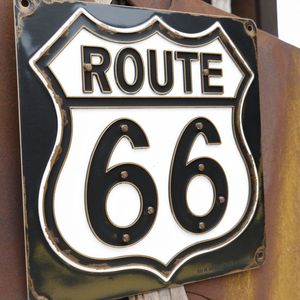 Venta al por mayor Impresión de letrero de metal Aluminio en relieve Ruta <span class=keywords><strong>66</strong></span> Letrero de metal Artesanía de coche Carteles de chapa vintage Placa de matrícula - Product Image 5