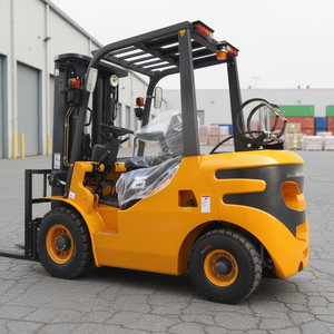 Nueva Carretilla Elevadora Diésel 3M de 4 Toneladas 4x4 con Neumáticos Sólidos, Mástil de Una Etapa, Operación Sentada, Todoterreno - Product Image 3