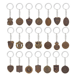 Portachiavi di marca con Logo della squadra di calcio europeo buono Stock <span class=keywords><strong>Souvenir</strong></span> in lega all'ingrosso per gli appassionati di calcio portachiavi in bronzo - Product Image 3
