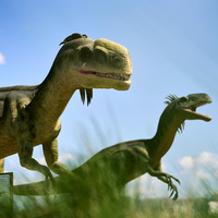 Parc d'aventure avec dinosaures animatroniques grandeur nature pour l'intérieur et l'extérieur