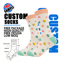 Vente en gros de chaussettes pour hommes de haute qualité avec logo personnalisé sur toute la surface, chaussettes amusantes, cool, fantaisie, respirantes, en coton, à motifs de dessins animés