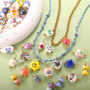 Galerie de peintures céramiques |   Perles en céramique peintes à la main avec breloques en acier inoxydable plaqué or PVD 18 carats pour enfants – Tendance DIY - Product Image 1