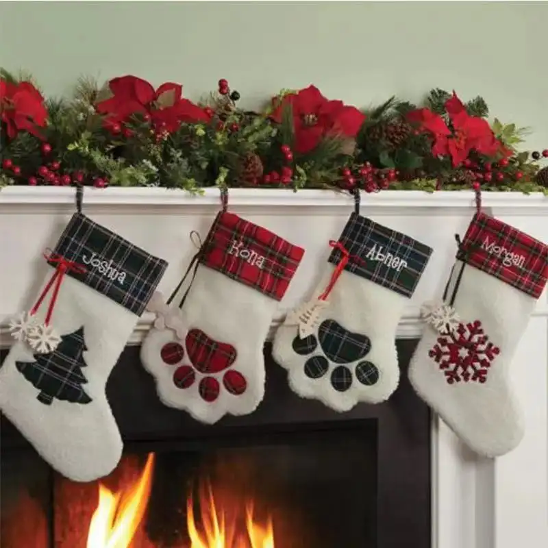 핫 세일 4 색 스타킹 크리스마스 홈 장식 봉제 격자 무늬 크리스마스 선물 가방 애완 동물 개 고양이 발 양말 크리스마스 트리 장식품