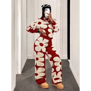 Ensemble décontracté pour femme : pantalon en maille à motif floral avec taille élastique, motif rouge et blanc, couleur abricot, taille S, longueur complète - Product Image 1