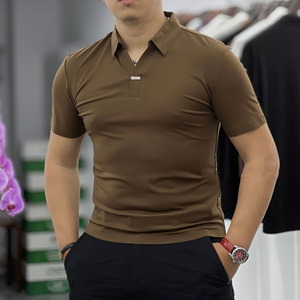 เสื้อโปโลคอเฮนลีย์สำหรับผู้ชาย รุ่นซัมเมอร์ สีกาแฟ ผ้าคอตตอนผสม ระบายอากาศได้ดี สวมใส่สบายๆ ทรงลำลอง แขนสั้น - Product Image 1