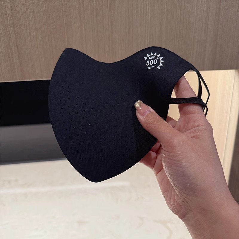 Masque facial en soie glacée avec boucles d'oreilles [Noir]