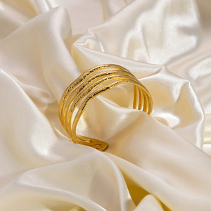 Pulsera Retro de Acero de Titanio Calado, Chapada en Oro de 18K, Joyería de Moda para Mujer, Estilo Veraniego - Product Image 4