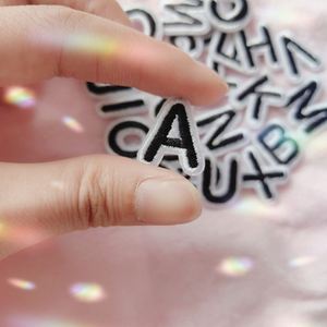 Patch brodé thermocollant/autocollant 2,1 cm, lettres et chiffres miniatures, rose coloré - Product Image 5