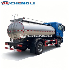Camión Cisterna Personalizable de Acero Inoxidable de 15³ HOWO 6x4, Tanque de Grado Alimenticio para Transporte de Leche, Aceite Comestible y Alimentos Líquidos - Product Image 2