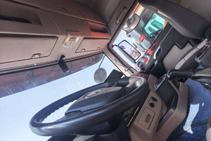 Used FAW Jiefang JH6 Tractor Truck 6x4 High Power Euro 5 Automatic Air Suspension Heavy Truck Head Second Hand - Product Image 5