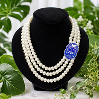 Collier tendance avec pendentif symbole Zeta Phi Beta, chaîne à 3 rangs de perles d'imitation, en alliage de zinc, cadeau idéal pour les sororités