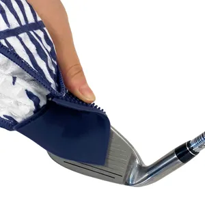 Serviette de golf gaufrée à brosse polyvalente 2 en 1 avec côté de récurage personnalisé pour le nettoyage des rainures du club