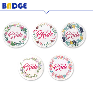 Set di spille a tema foresta incantevole per addio al nubilato, per la futura sposa e le damigelle d'onore, collezione di badge botanici per la squadra della sposa - Product Image 2