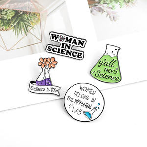 Wissenschaft ist echte Magie Emaille Pins Chemie Apotheker Gleichung Chemisches Element Broschen Abzeichen Wissen Schmuck Geschenk für Kinder - Product Image 3