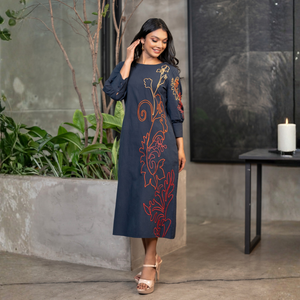 Vestido Elegante Premium Azul Marino con Mangas Abullonadas y Bordado Floral, Ropa para Mujer al por Mayor - Product Image 5