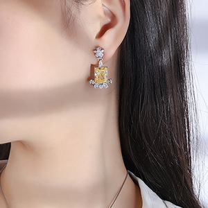 Orecchini Pendenti Geometrici Gialli Vintage per Donne, Eleganti Orecchini a Goccia con Motivi a Pera e Fiore, Gioielli di Moda per Uso Quotidiano e Feste - Product Image 4