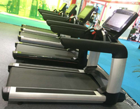 Équipement de gymnastique commercial Tapis roulant de fitness Machine de marche motorisée à déclin Calories plates portables Utilisation de gymnastique avec clavier