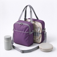 Sac à bandoulière pour pique-nique avec deux compartiments zippés, porte-ustensiles et poignées de transport pour le camping, les voyages et les repas en plein air