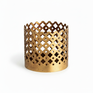 Bougeoir d'ouragan en métal décoratif fait à la main pour l'affichage de table à manger parfait pour les dîners romantiques et les célébrations de famille - Product Image 1