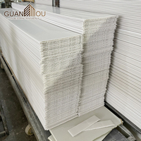 Azulejos de techo de PVC a prueba de humedad ignífugos impermeables respetuosos con el medio ambiente 2x4 pies Negro Blanco Pvc Techo Oficina Habitación Tienda