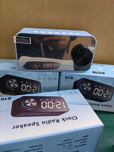 Mini reloj despertador portátil LED BT Altavoces de dientes azules Altavoces inalámbricos de radio FM de graves profundos - Product Image 5