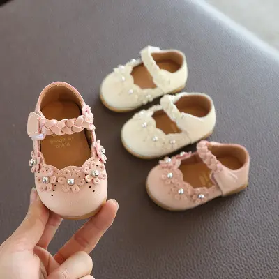 Scarpe 2024Babie in pelle da bambina da principessa per mocassini da bambino sandali da bambina con fiori carini scarpe da bambino 0-3 anni estate