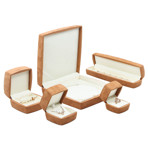 Cajas de Regalo de Joyería de Gamuza Marrón de Lujo, Cajas Forradas de Terciopelo Suave para Regalos de Compromiso, Boda y Damas de Honor - Product Image 1