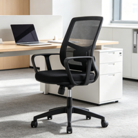 Chaise de bureau exécutive tout noire avec dossier en maille, accoudoirs fixes en plastique, pivotante et inclinable, avec roulettes, pour ordinateur