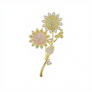 Broche Elegante y Lindo con Diseño de Flor Coreana Giratoria, Chapado en Rodio y con Circonitas Cúbicas, para Mujer, Regalo para Bodas y Fiestas - Product Image 4